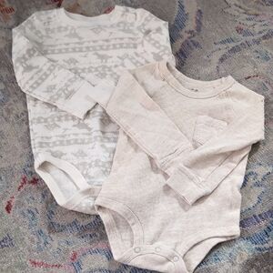 Bundle Of 2 EUC OshKosh B'gosh & Jumping Beans Bodysuits - 18mo
